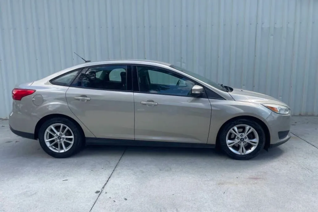 2016 Ford Focus SE photo 1