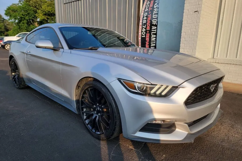 2015 Ford Mustang V6 photo 1