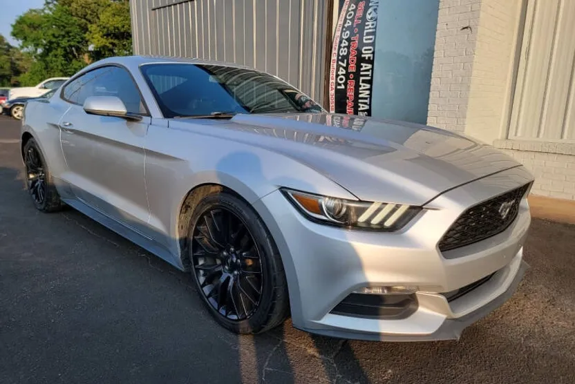 2015 Ford Mustang V6 photo 1