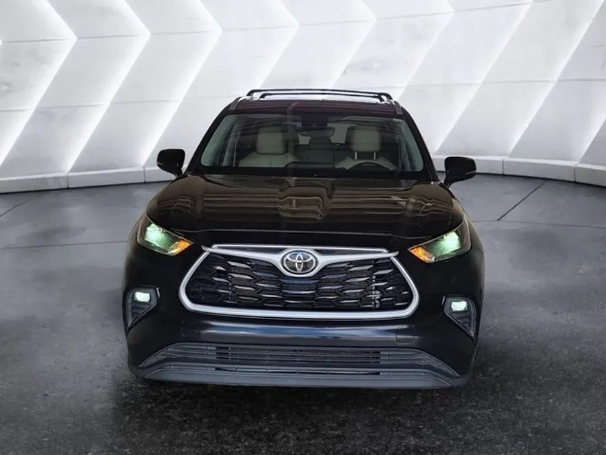 2023 Toyota Highlander L photo 1