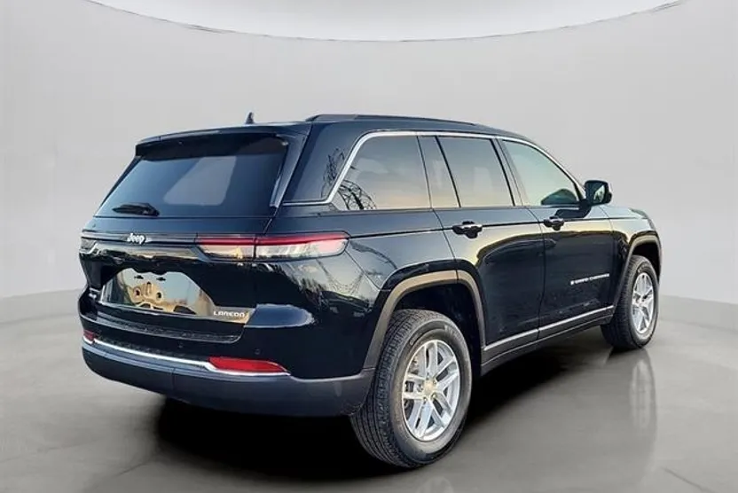 2025 Jeep Grand Cherokee Laredo photo 1