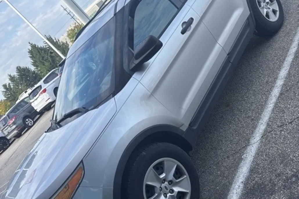 2013 Ford Explorer Base photo 1