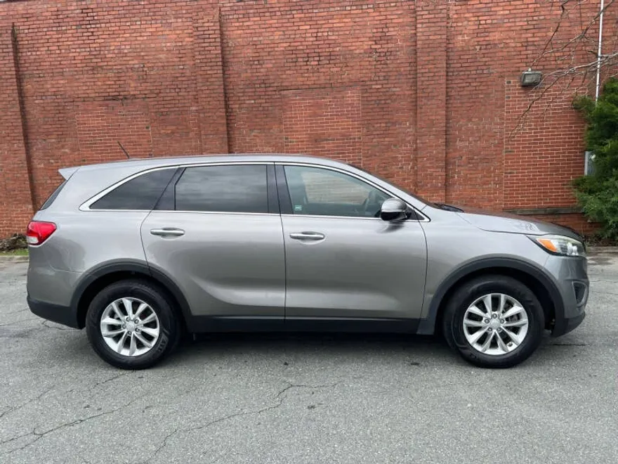 2017 Kia Sorento L photo 1
