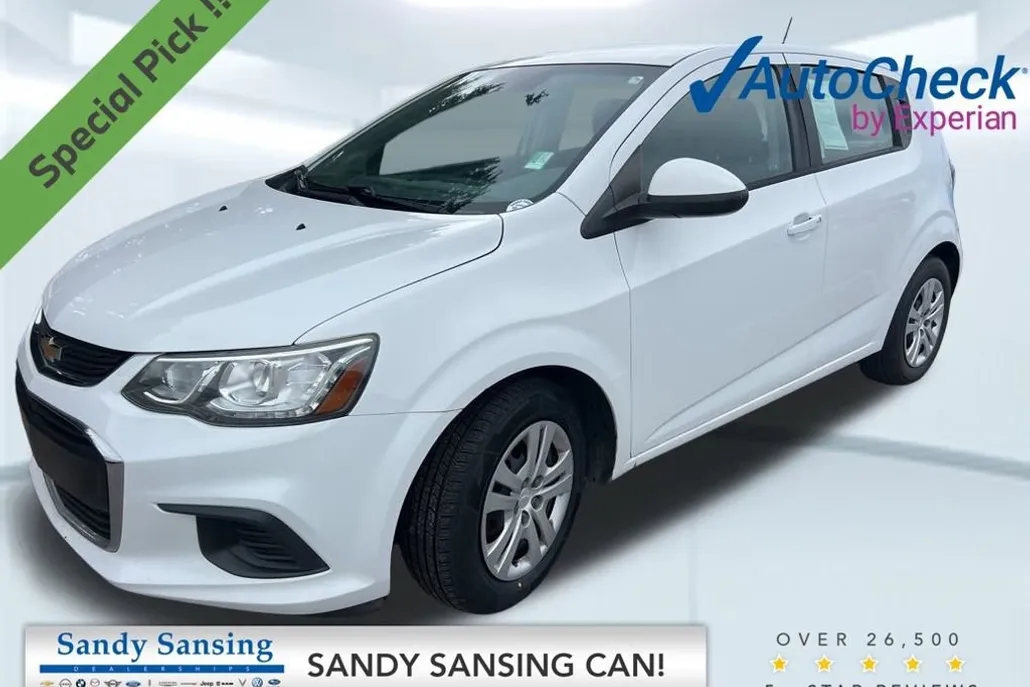 2020 Chevrolet Sonic LT photo 1
