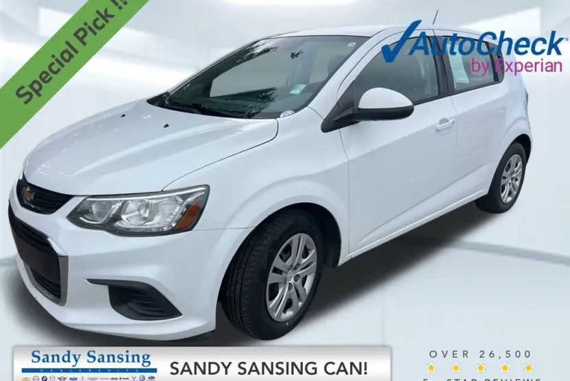 2020 Chevrolet Sonic LT photo 1