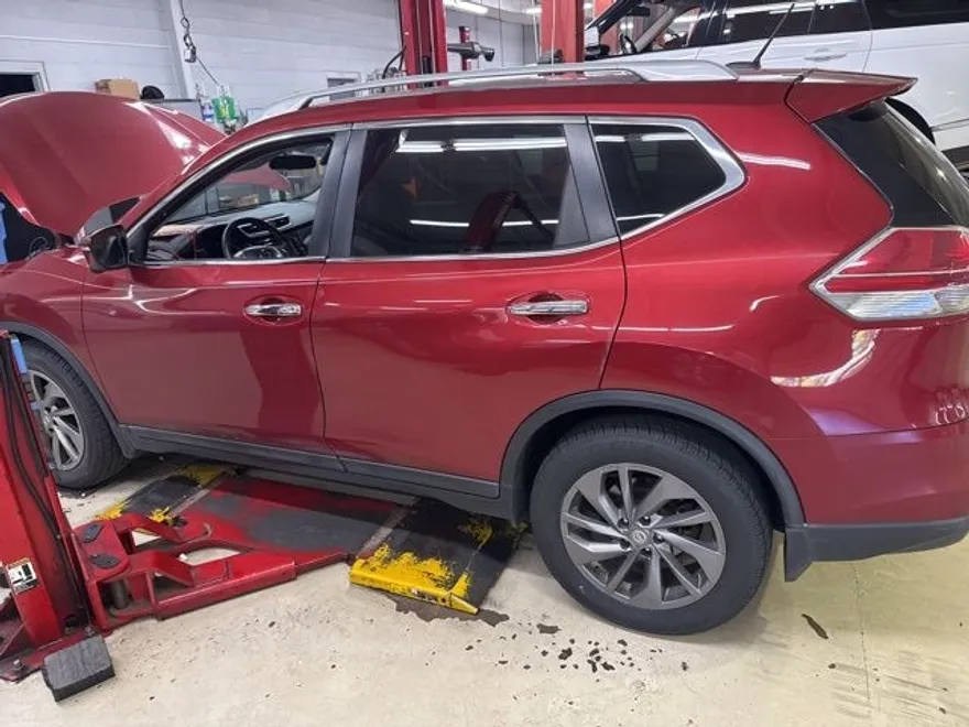 2015 Nissan Rogue SL photo 1