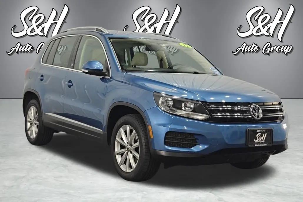 2017 Volkswagen Tiguan Wolfsburg Edition photo 1