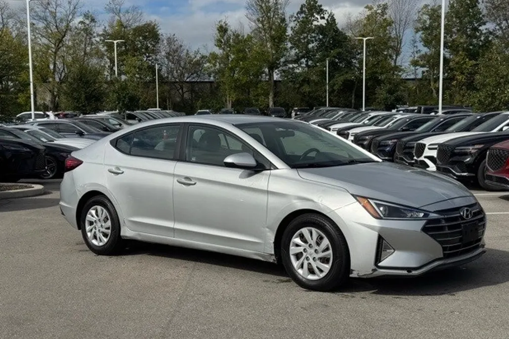2019 Hyundai Elantra SE photo 1