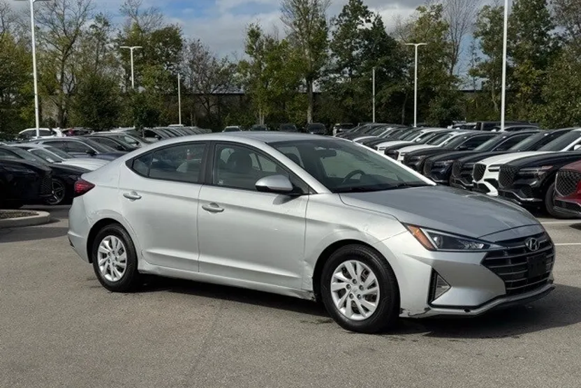 2019 Hyundai Elantra SE photo 1