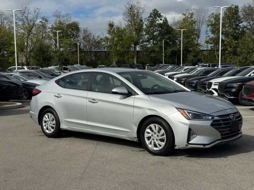 2019 Hyundai Elantra SE photo 1