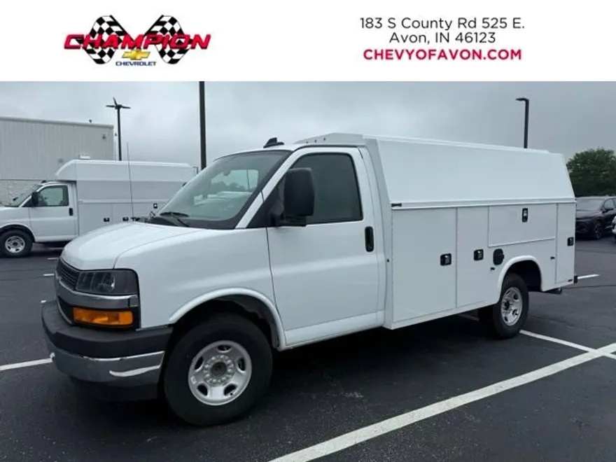 2025 Chevrolet Express Cutaway 3500 photo 1