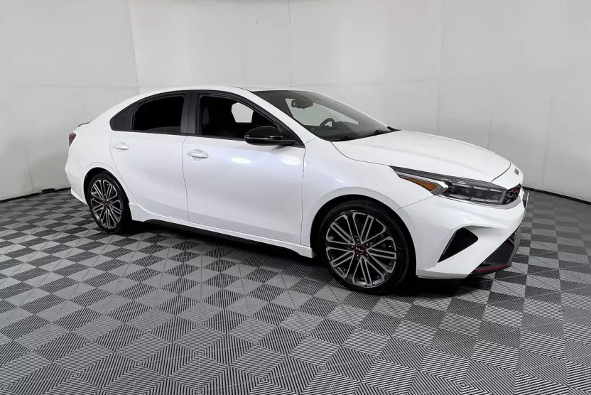 2023 Kia Forte GT photo 1