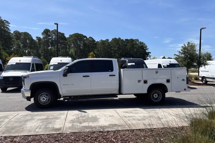 2022 Chevrolet Silverado 3500HD Work Truck photo 1