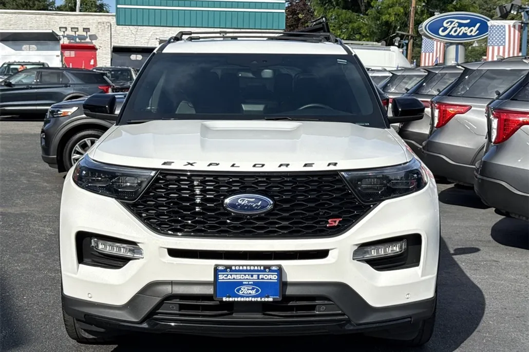 2022 Ford Explorer ST photo 1
