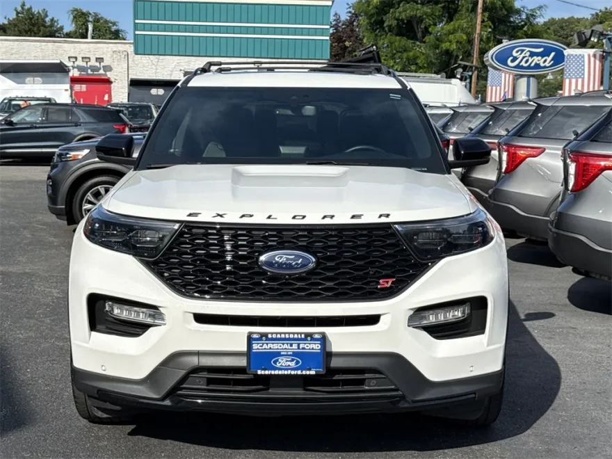 2022 Ford Explorer ST photo 1