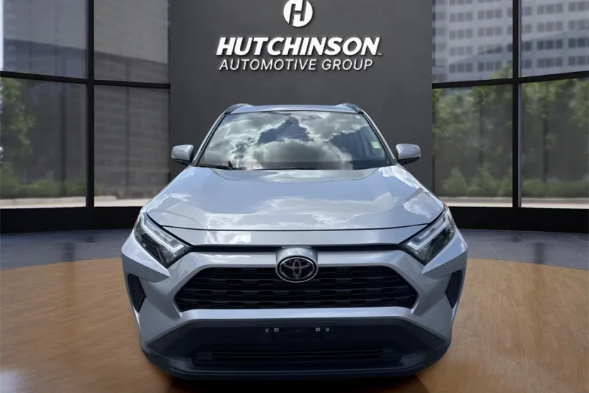 2023 Toyota RAV4 XLE photo 1