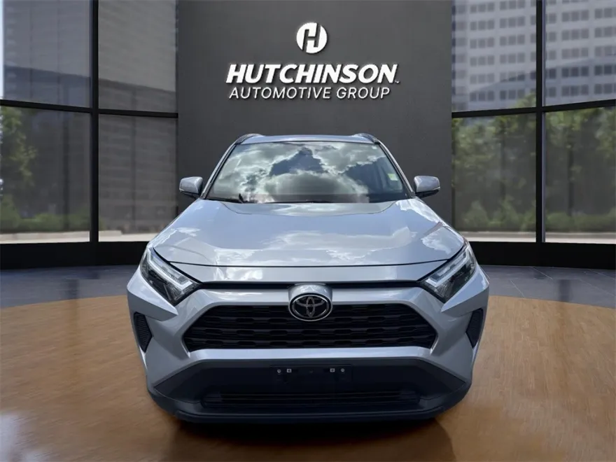 2023 Toyota RAV4 XLE photo 1