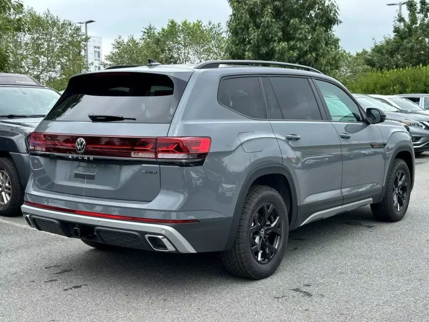 2024 Volkswagen Atlas Peak Edition SE Technology photo 1
