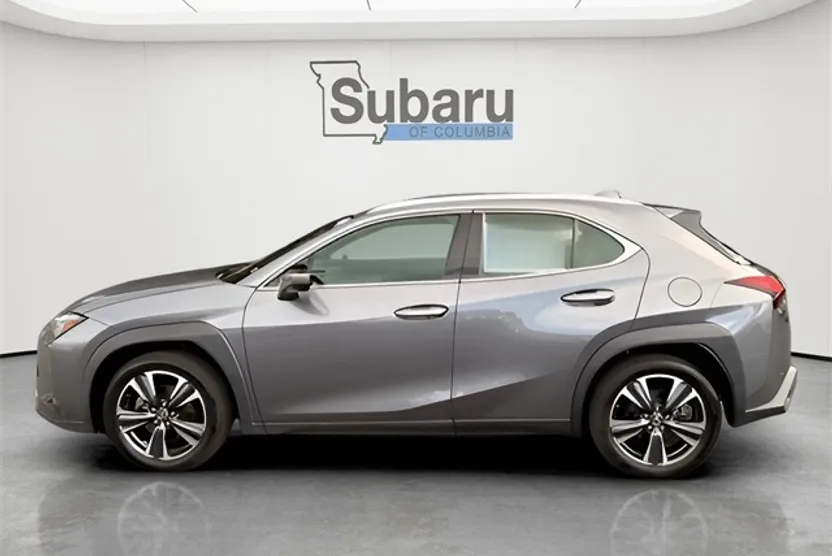 2021 Lexus UX 200 photo 1