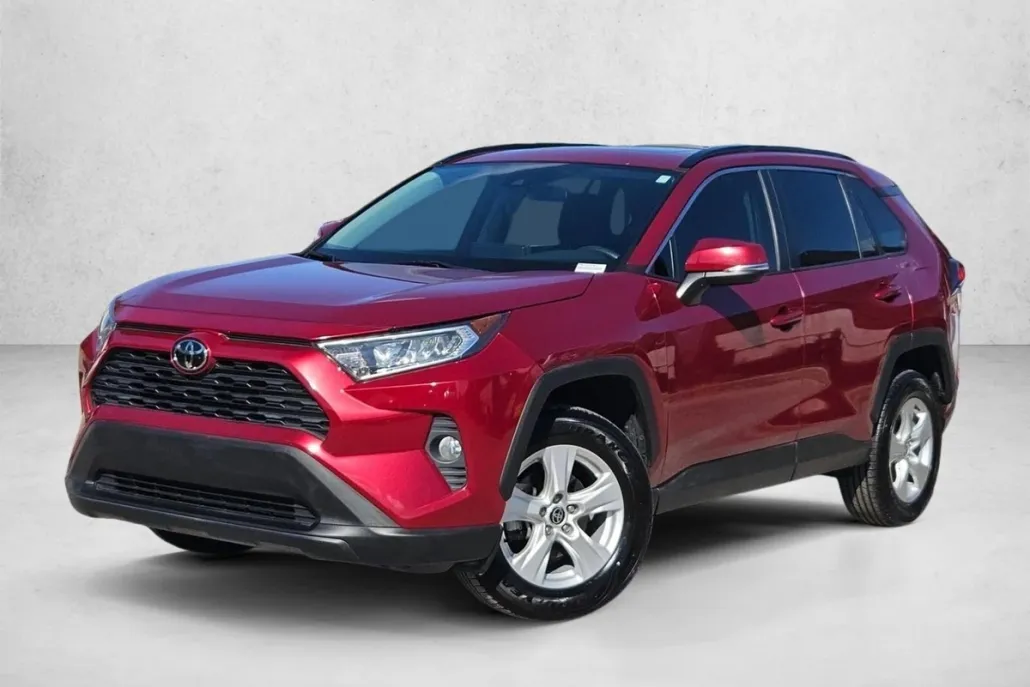 2021 Toyota RAV4 XLE photo 1
