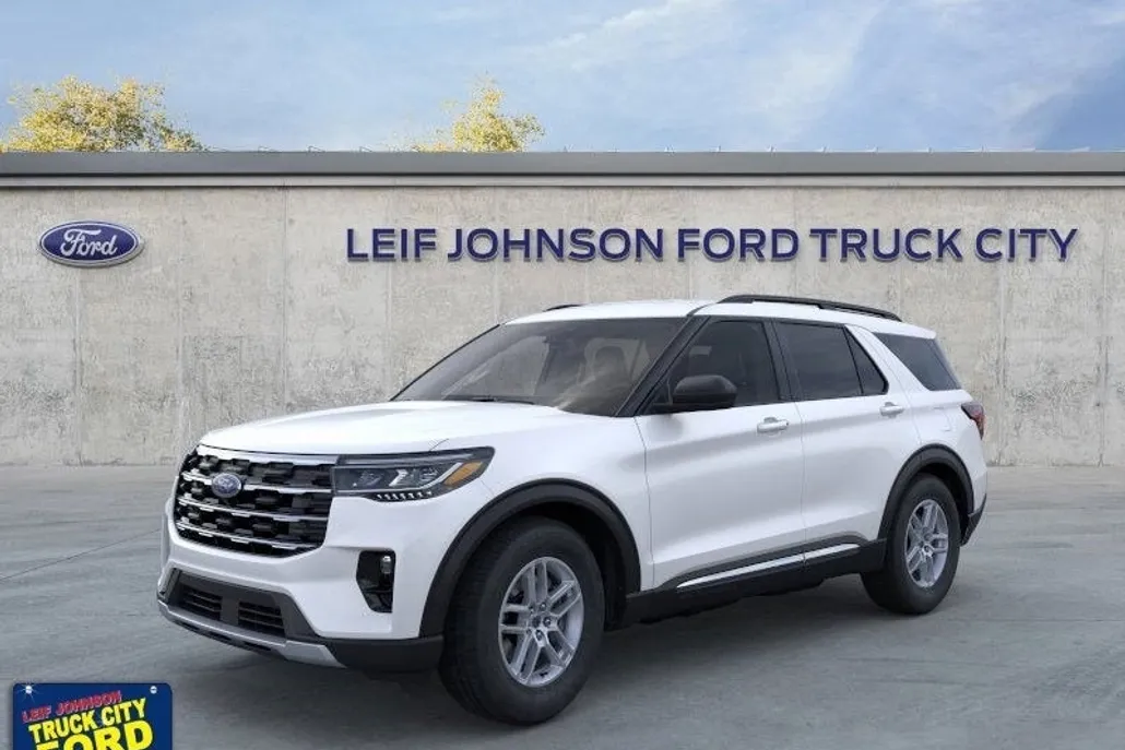 2025 Ford Explorer photo 1
