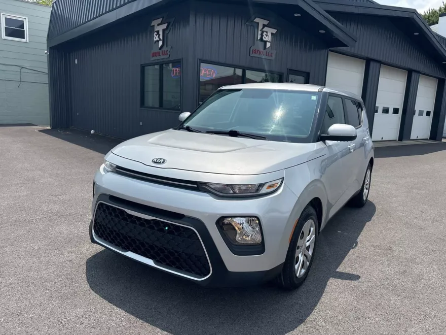 2020 Kia Soul LX photo 1