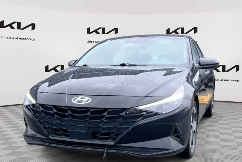 2023 Hyundai Elantra SEL photo 1