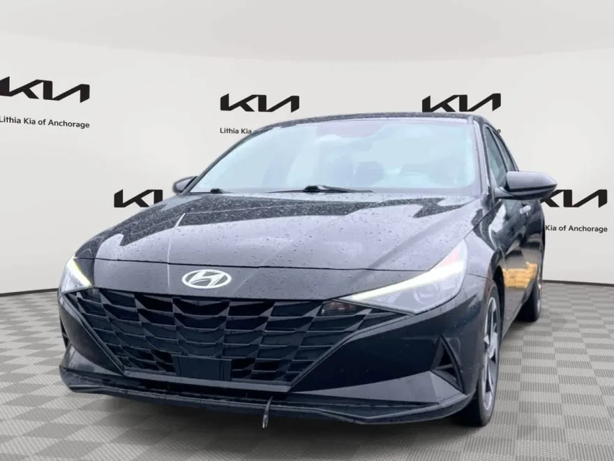 2023 Hyundai Elantra SEL photo 1