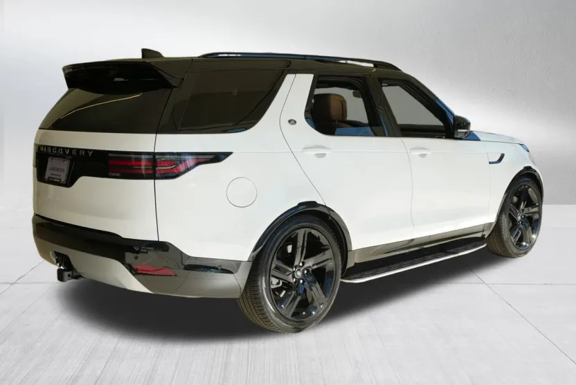 2026 Land Rover Discovery photo 1