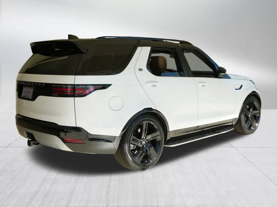 2026 Land Rover Discovery photo 1