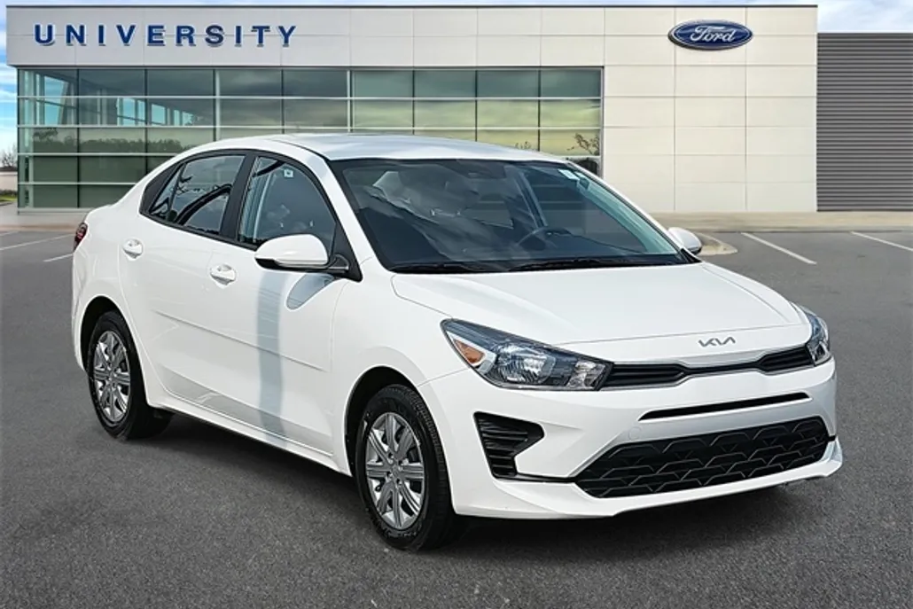 2023 Kia Rio LX photo 1