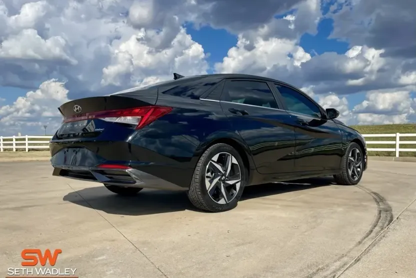 2023 Hyundai Elantra Limited photo 1