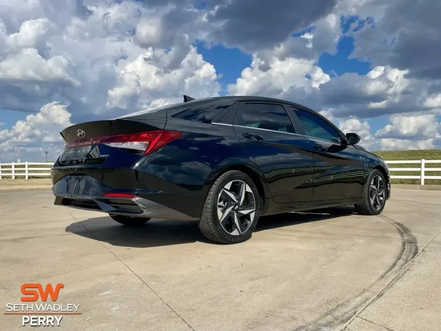 2023 Hyundai Elantra Limited photo 1