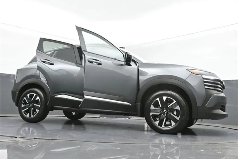 2025 Nissan Kicks SV photo 1