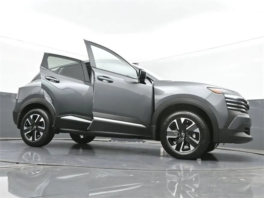 2025 Nissan Kicks SV photo 1