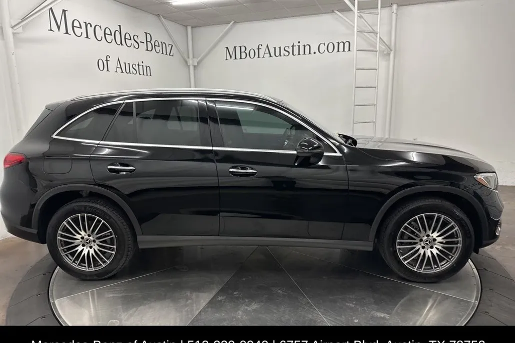 2025 Mercedes Benz GLC 300 photo 1