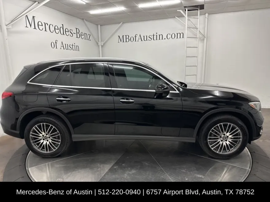 2025 Mercedes Benz GLC 300 photo 1