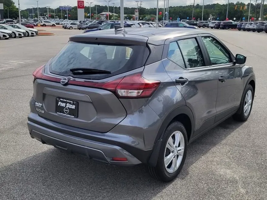 2025 Nissan Kicks Play S photo 1