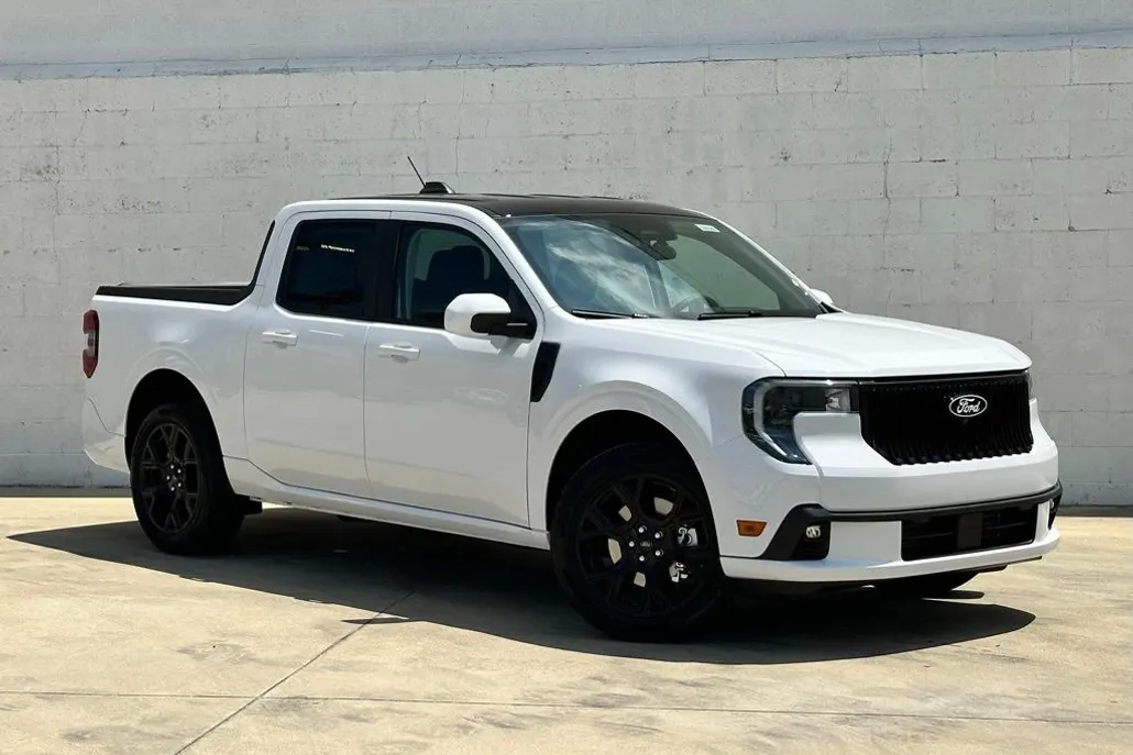 2025 Ford Maverick photo 1