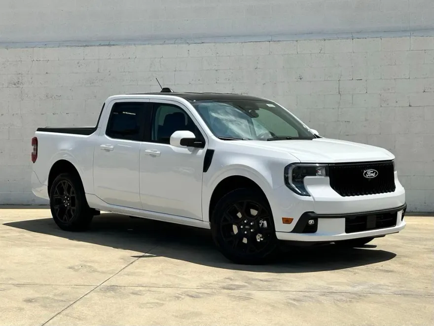 2025 Ford Maverick photo 1