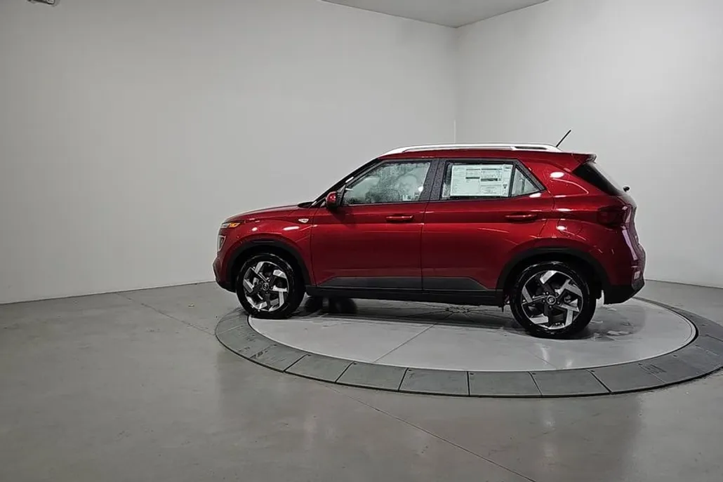 2025 Hyundai Venue SEL photo 1