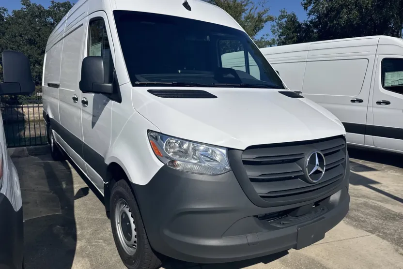 2025 Mercedes Benz Sprinter 3500 photo 1