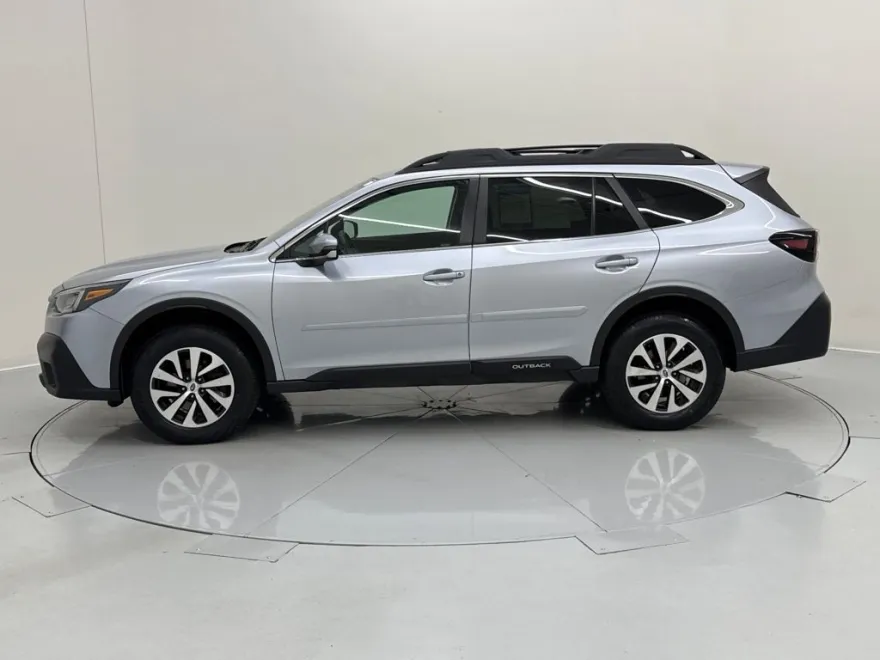 2022 Subaru Outback Premium photo 1