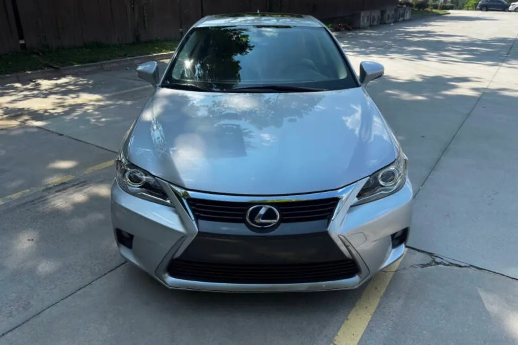 2015 Lexus CT 200h photo 1