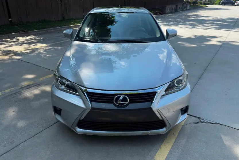 2015 Lexus CT 200h photo 1