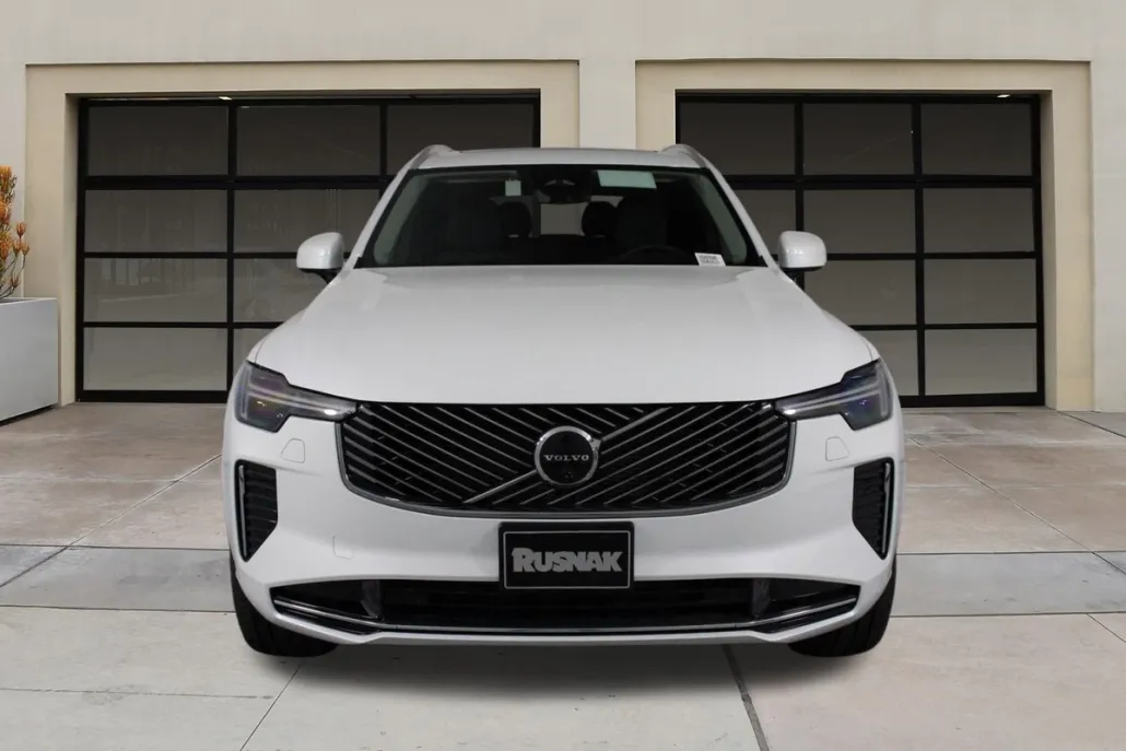 2025 Volvo XC90 Plus photo 1