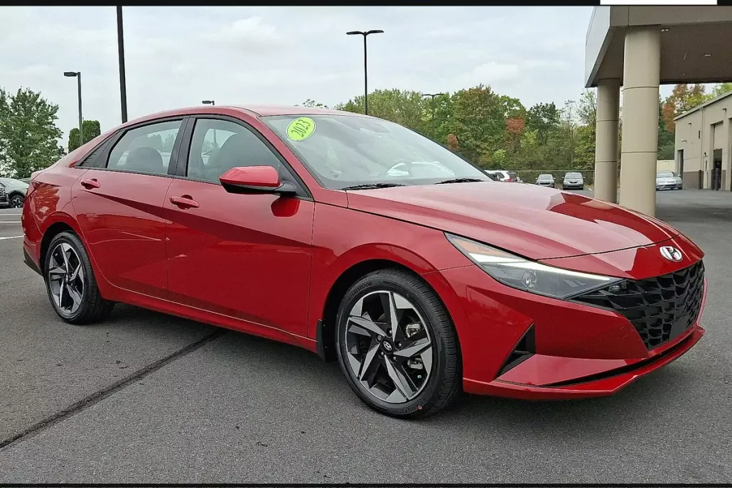 2023 Hyundai Elantra SEL photo 1