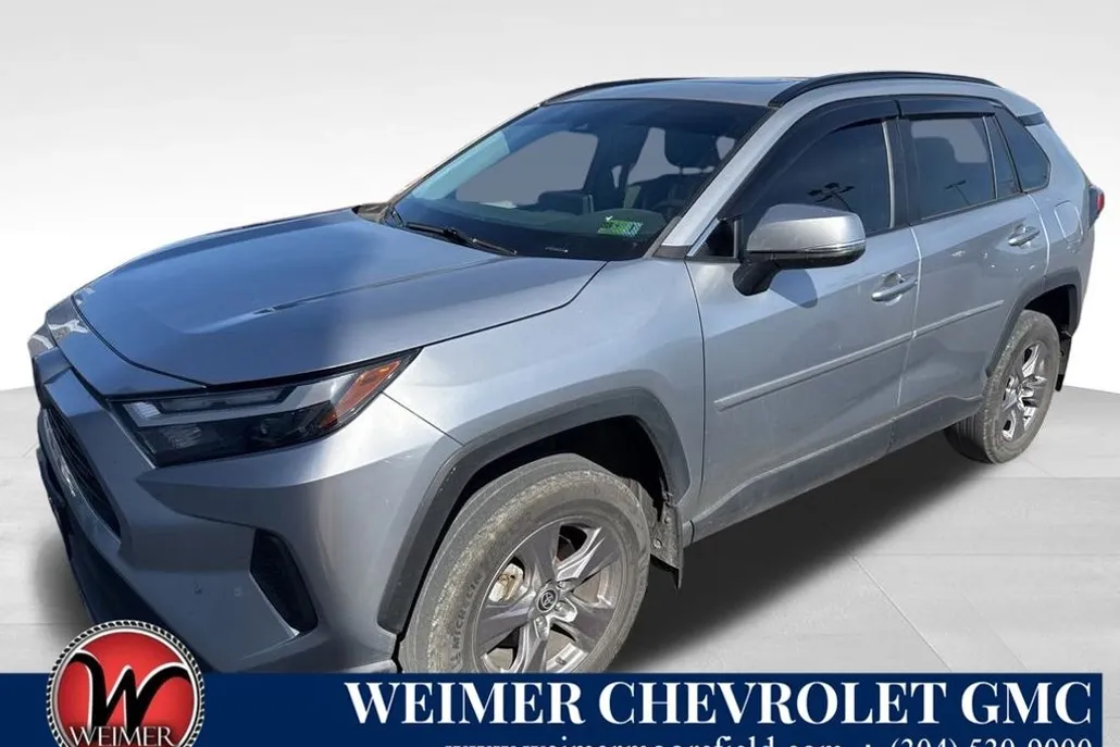 2022 Toyota RAV4 XLE photo 1