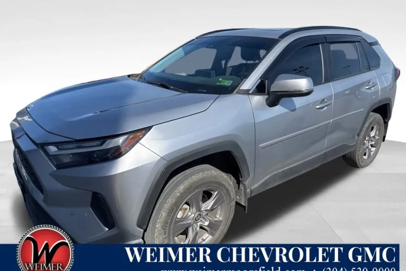 2022 Toyota RAV4 XLE photo 1
