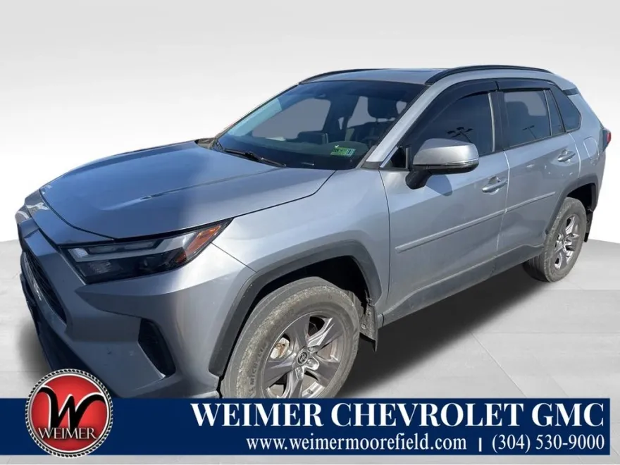 2022 Toyota RAV4 XLE photo 1